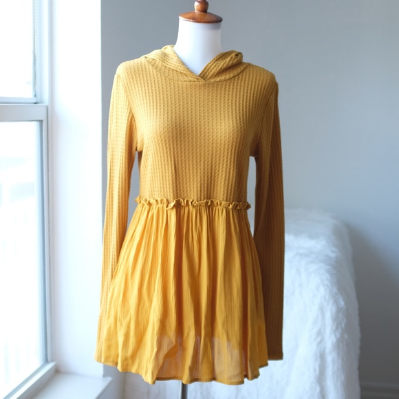 7 items for $25 GORGEOUS MUSTARD TOP - Picture 2 of 8